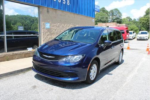 2020 Chrysler Voyager LX