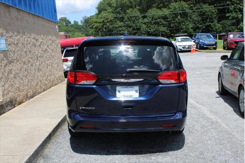 2020 Chrysler Voyager LX