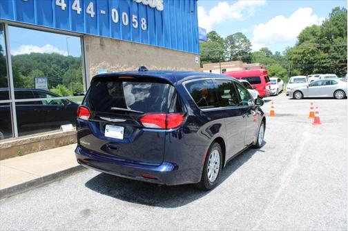 2020 Chrysler Voyager LX