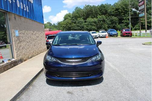 2020 Chrysler Voyager LX