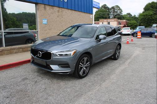 Gray 2018 Volvo XC60 T5 Momentum