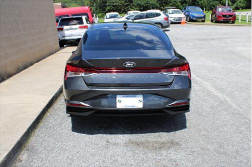 2022 Hyundai ELANTRA SE
