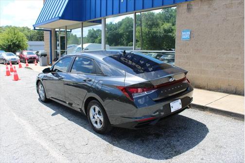 2022 Hyundai ELANTRA SE
