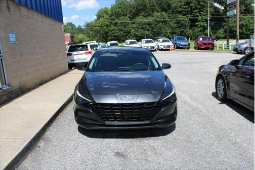 2022 Hyundai ELANTRA SE