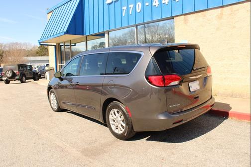 2022 Chrysler Voyager LX