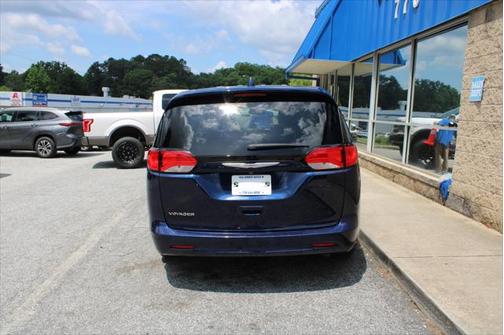 2020 Chrysler Voyager LX