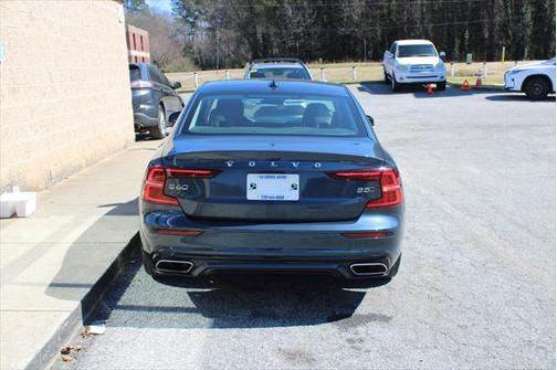 2022 Volvo S60 T5 Momentum