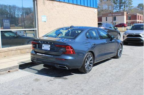 2022 Volvo S60 T5 Momentum