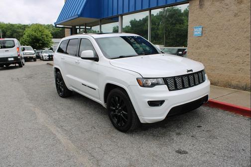 White 2018 Jeep Grand Cherokee Altitude