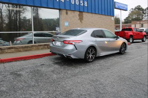 2020 Toyota Camry SE