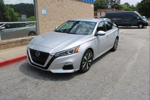 Silver 2022 Nissan Altima 2.5 SV
