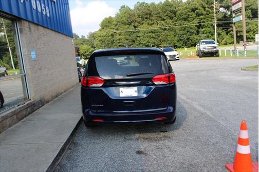 2020 Chrysler Voyager LX