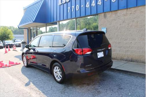 2020 Chrysler Voyager LX