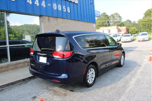 2020 Chrysler Voyager LX