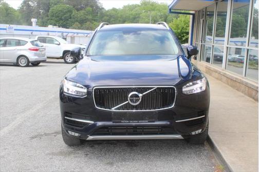 2017 Volvo XC90 T6 Momentum