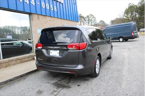 2020 Chrysler Voyager LX