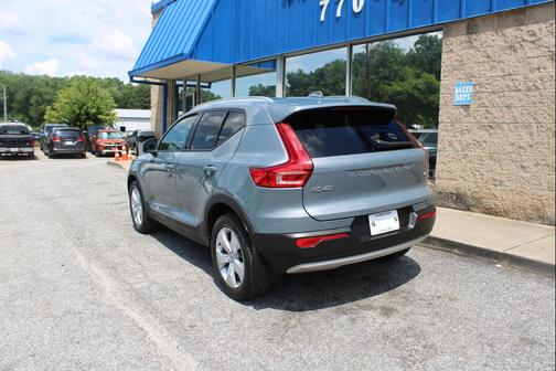 2022 Volvo XC40 T4 Momentum