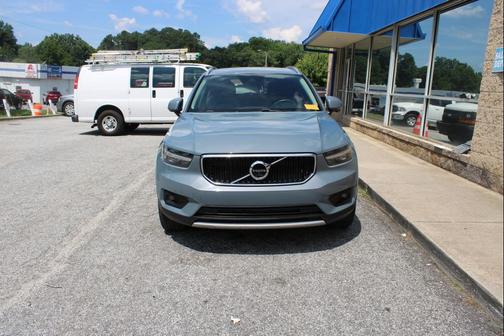 2022 Volvo XC40 T4 Momentum