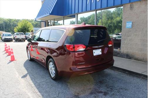 2020 Chrysler Voyager LX