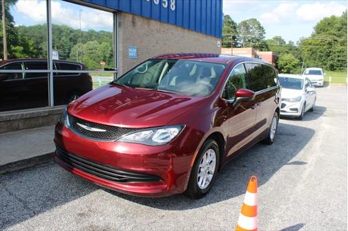 2020 Chrysler Voyager LX