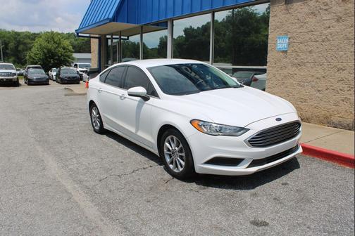 White 2017 Ford Fusion SE