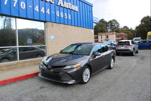 2020 Toyota Camry Hybrid XLE