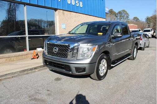 2017 Nissan Titan SV