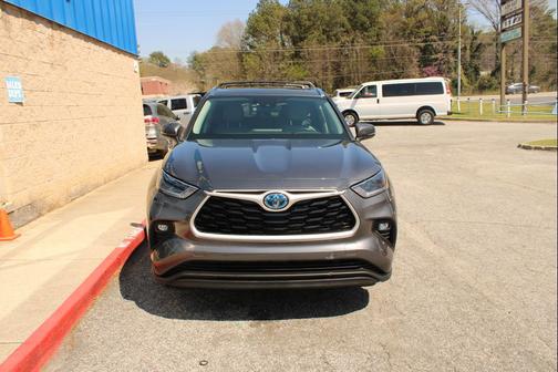 Gray 2021 Toyota Highlander Hybrid XLE