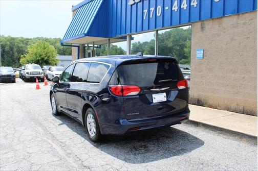 2020 Chrysler Voyager LX