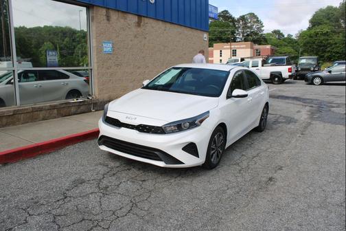 White 2024 Kia Forte LXS