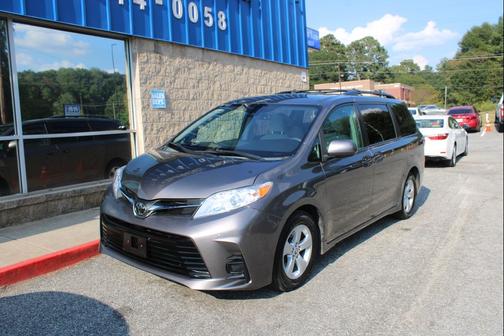 2018 Toyota Sienna LE