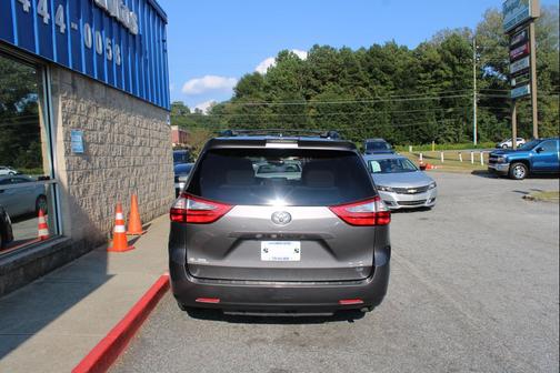2018 Toyota Sienna LE