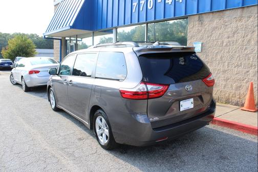 2018 Toyota Sienna LE