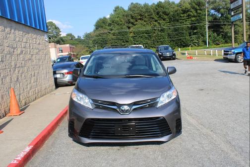 2018 Toyota Sienna LE