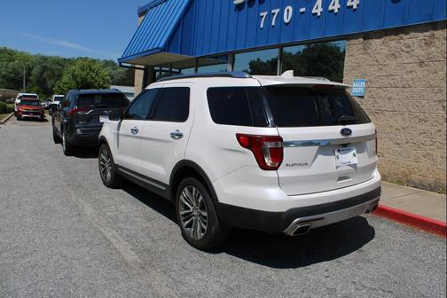 White 2016 Ford Explorer Platinum