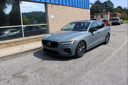 2022 Volvo S60 T5 Momentum