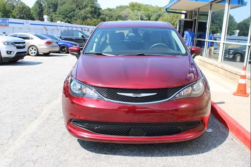 2021 Chrysler Voyager LX
