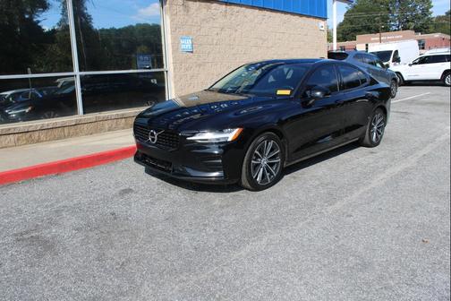 2022 Volvo S60 T5 Momentum