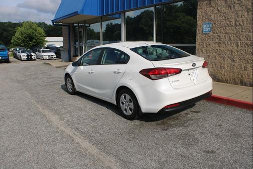 White 2018 Kia Forte LX