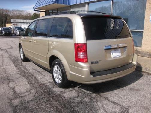 2010 Chrysler Town & Country New LX