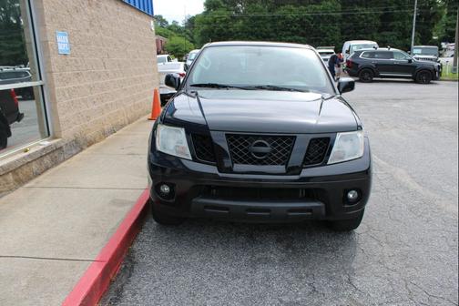 Black 2019 Nissan Frontier SV