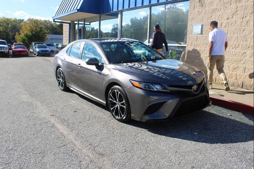 2020 Toyota Camry SE