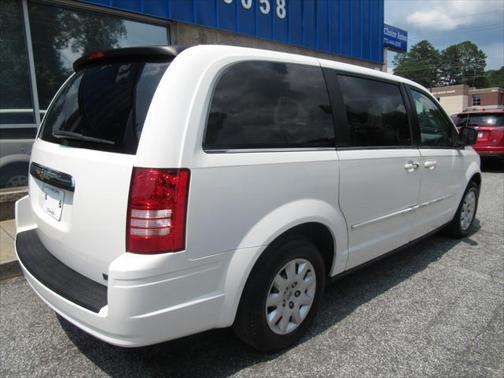 2009 Chrysler Town & Country LX