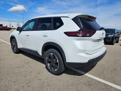 White Pearl 2024 Nissan Rogue SV