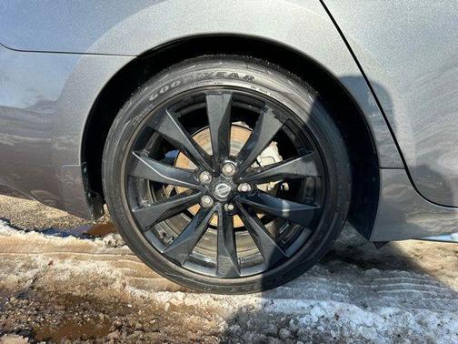 2022 Nissan Maxima SR Xtronic CVT