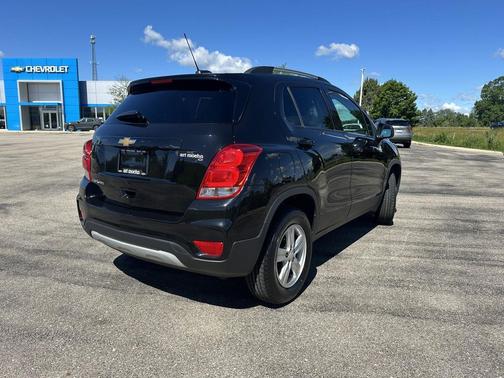Mosaic Black Metallic 2022 Chevrolet Trax LT