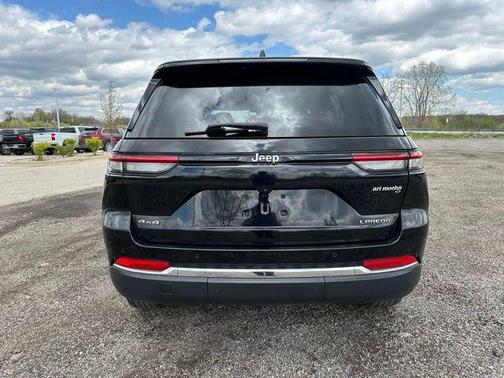 Diamond Black 2023 Jeep Grand Cherokee Laredo
