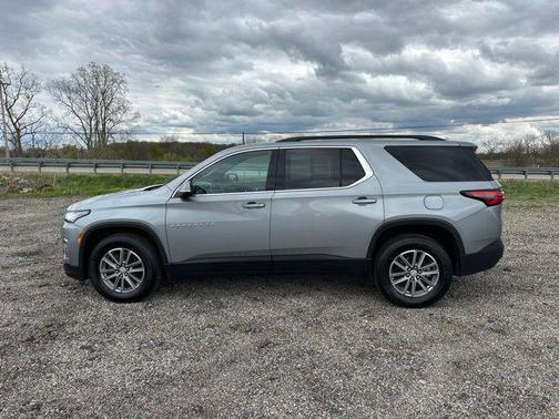 Sterling Gray Metallic 2023 Chevrolet Traverse LT Cloth