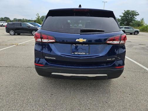 Blue Glow Metallic 2022 Chevrolet Equinox 1LT