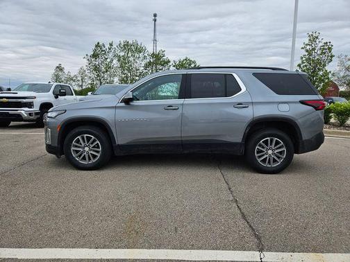 Sterling Gray Metallic 2023 Chevrolet Traverse LT Cloth